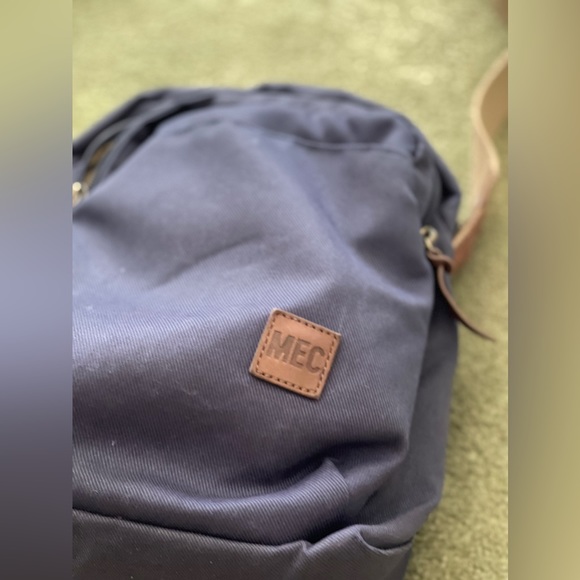 MEC UNISEX MESSENGER CROSSBODY BAG - Picture 2 of 5